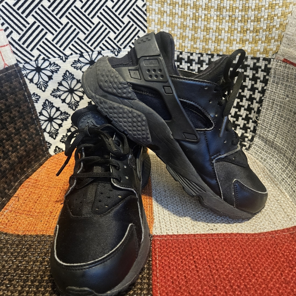 Nike Air Black Huarache Run Triple Sneaker